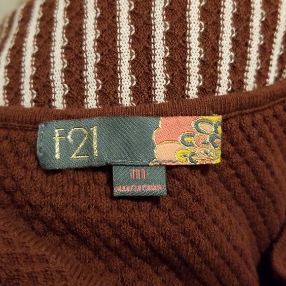 Beautiful belted dress size medium - Picture 6 of 8